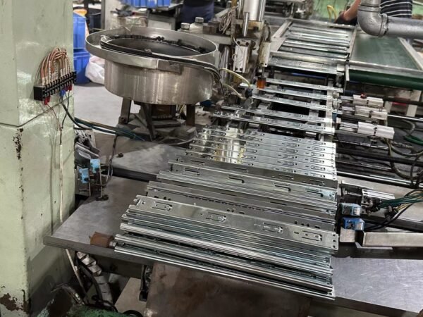 150lbs Full Extension Heavy Duty Ball Bearing Drawer Slides - Image 4