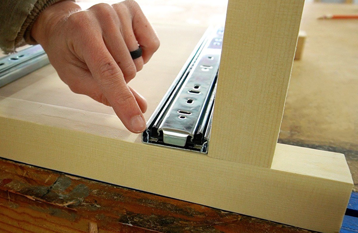 Cabinet Slide Rails: Comprehensive Guide to Types, Selection, and Maintenance